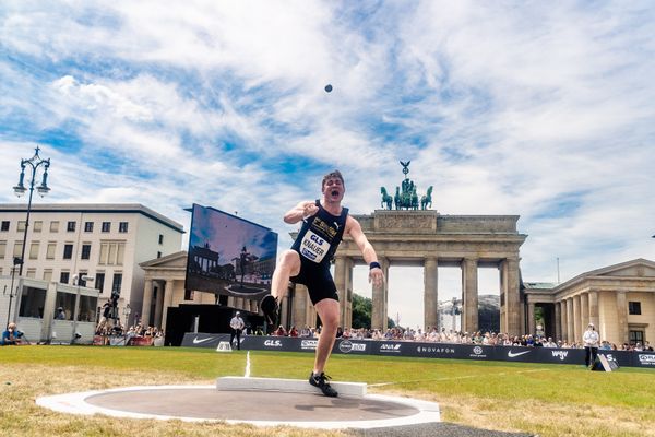 Martin Knauer (LG Stadtwerke Muenchen) beim Kugelstossen waehrend der deutschen Leichtathletik-Meisterschaften auf dem Pariser Platz am 24.06.2022 in Berlin